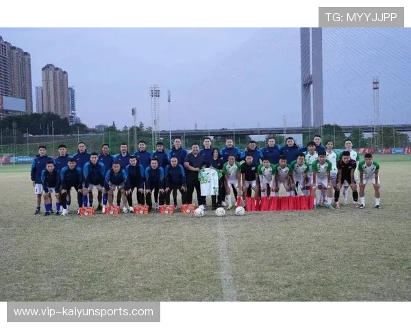 球队在友谊赛中检验新战术并获得实战经验，球队在友谊赛中检验新战术并获得实战经验